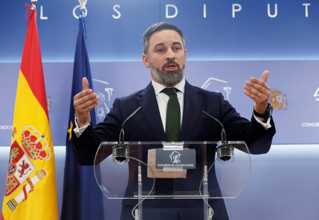 Vox critica las normas de la UE y propone simplificar la legislación europea para empresas y pymes