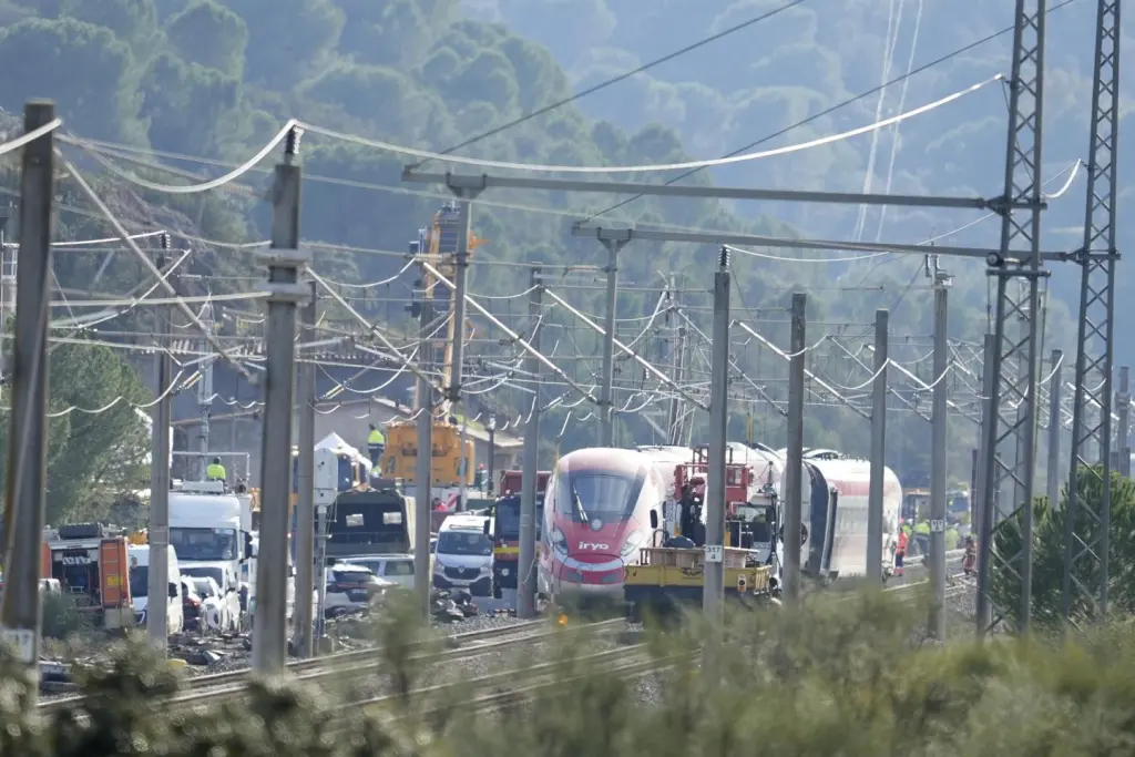 El maquinista del tren de Iryo accidentado en Adamuz alertó de un “enganchón” y solicitó detener la circulación