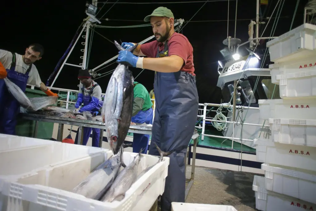 Armadores y pescadores de Cambados protestan contra el «inasumible» diario electrónico pesquero