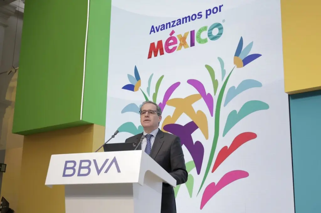 BBVA destaca el potencial de México como destino clave para turismo e inversión.