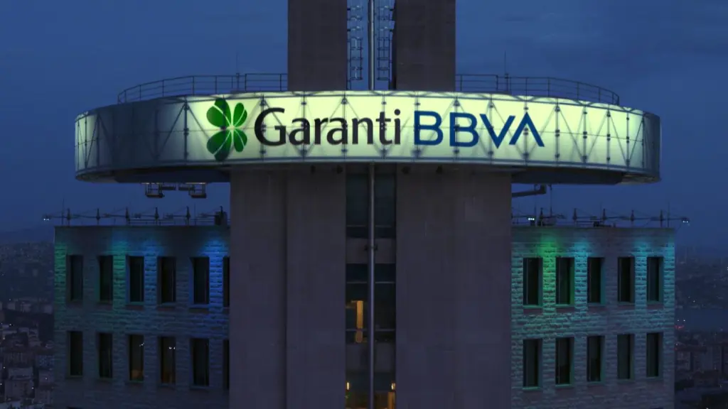 BBVA negocia con ING la venta de su filial en Rumanía, según medios locales.