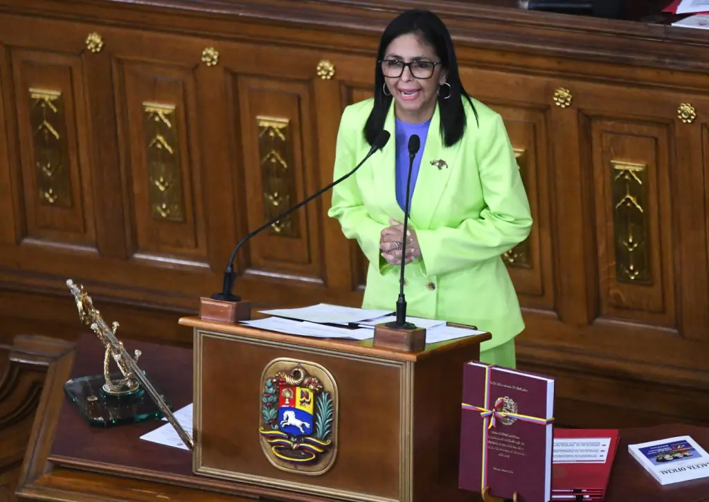 Delcy Rodríguez anuncia ingresos de 256 millones de euros tras venta de petróleo venezolano