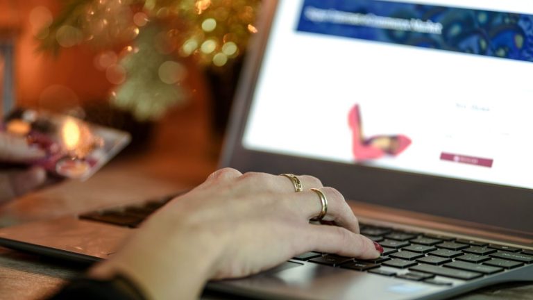 El 70% de los españoles que usan IA generativa la aplican en finanzas, según un informe de McKinsey