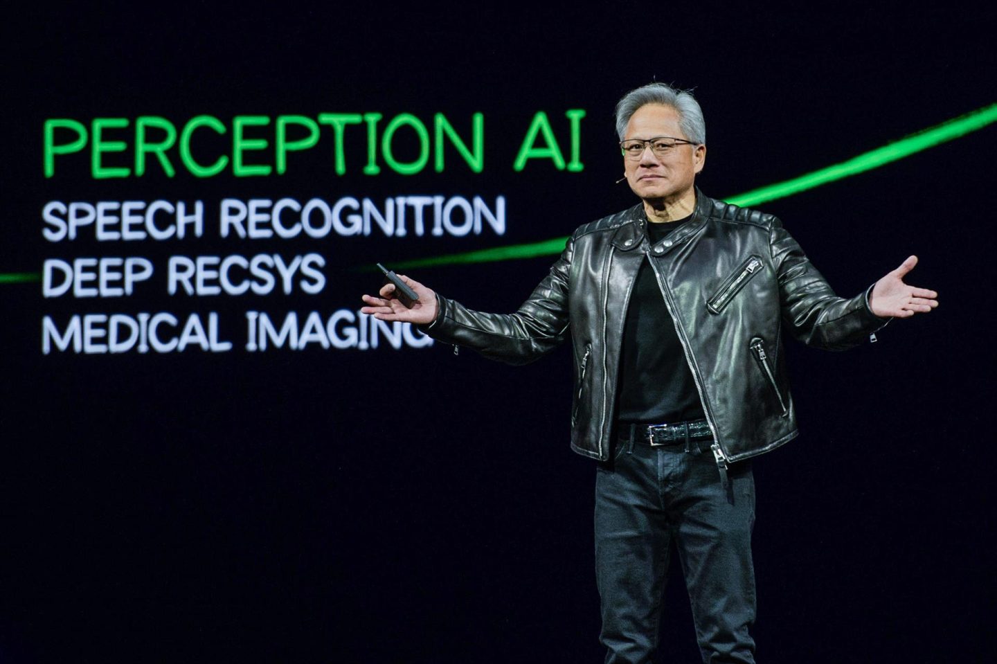 El CEO de Nvidia recibe la medalla del IEEE y dice que la IA es «la ...