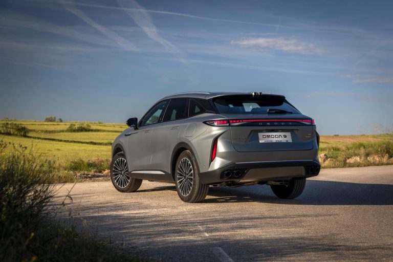 El Omoda 9 SHS, SUV híbrido enchufable con 145 km eléctricos, cuesta menos de 50.000 euros en España