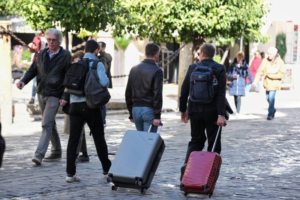 España recibe 96,5 millones de turistas internacionales en 2025, un 2,9% más, según el WTTC