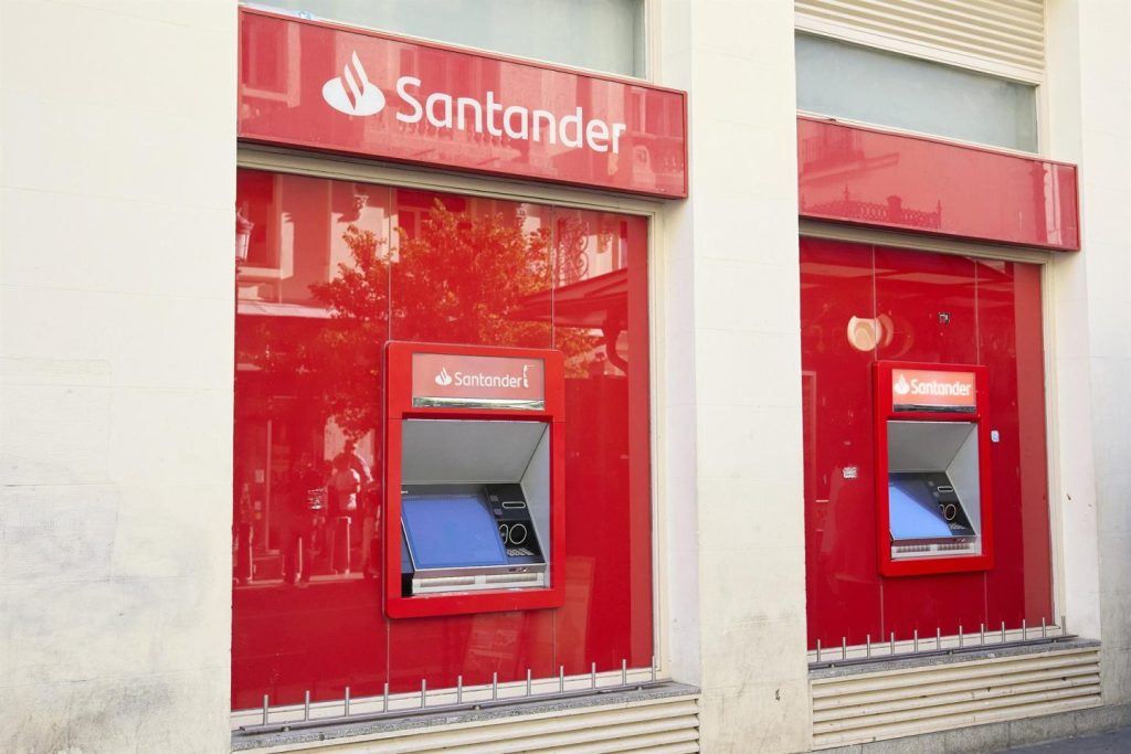 Fitch mantiene el rating ‘A’ del Santander con perspectiva estable antes de su informe de 2025