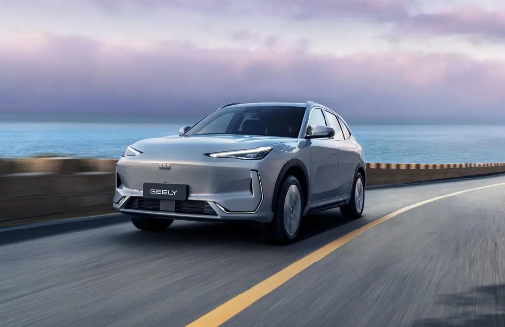 Geely llega a España este año con dos modelos eléctricos y 50 concesionarios para 2026