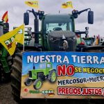 León: 1.000 tractores y 4.000 personas protestan por la supervivencia del sector agroganadero