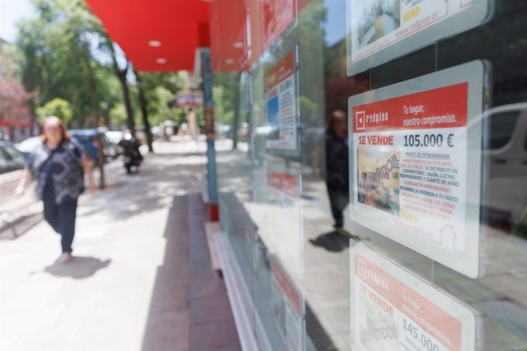 OCU denuncia falta de transparencia en inmobiliarias al comprar o vender viviendas en España