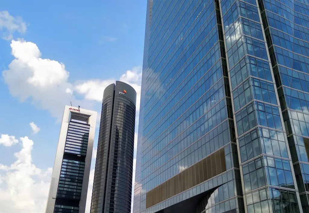 PwC lidera el asesoramiento en operaciones en España en 2025, según principales rankings