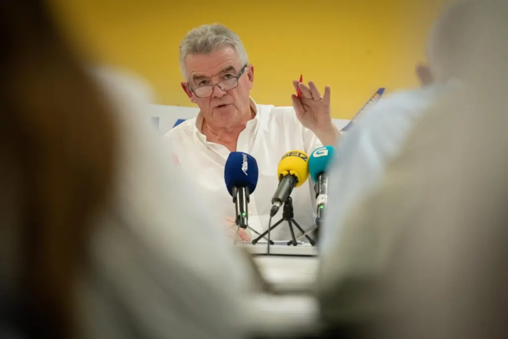 Ryanair afirma que el conflicto con Elon Musk ha sido positivo para su negocio, aumentando reservas.