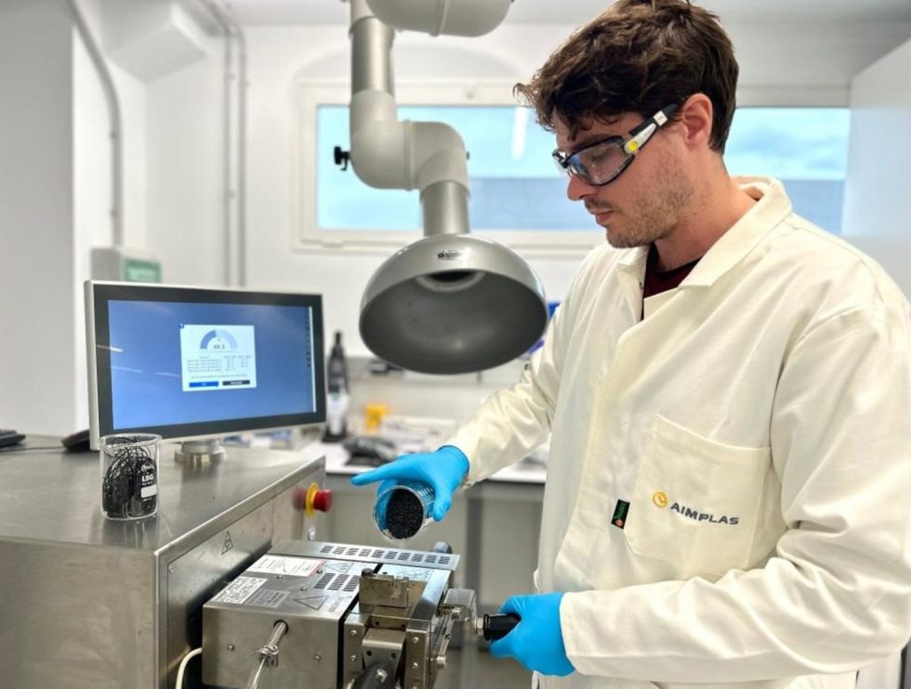 Santander, Amadeus y Telefónica lideran a las empresas españolas que más invierten en I+D en Europa