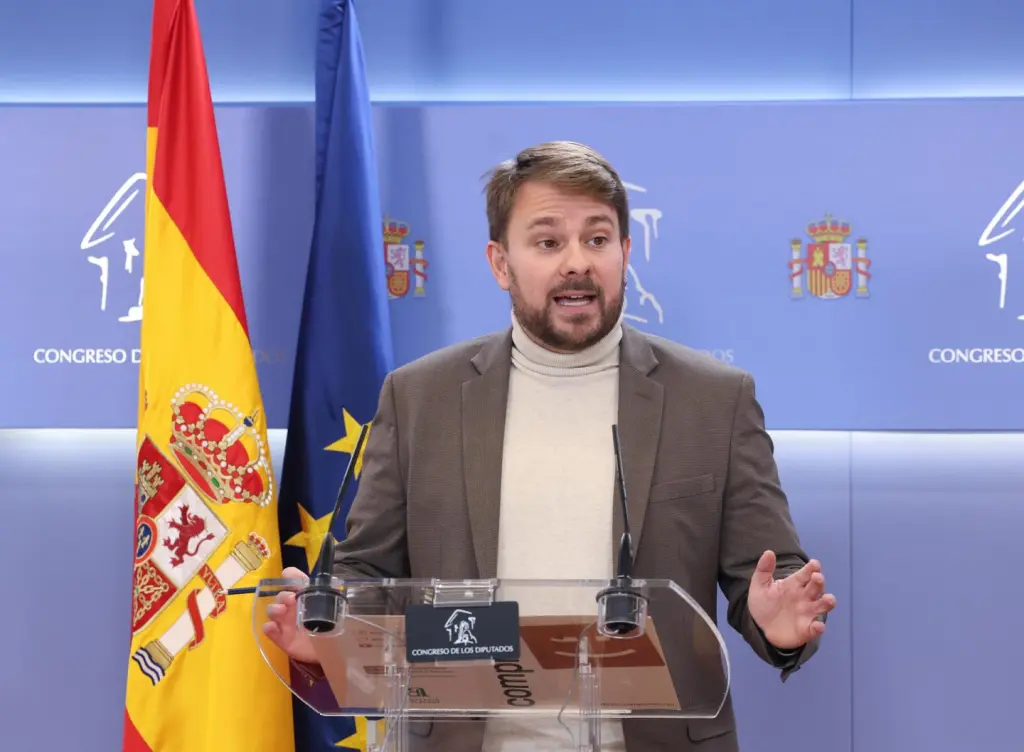 Sumar critica las ayudas fiscales a caseros de Sánchez, calificándolas de afines a PP y Vox