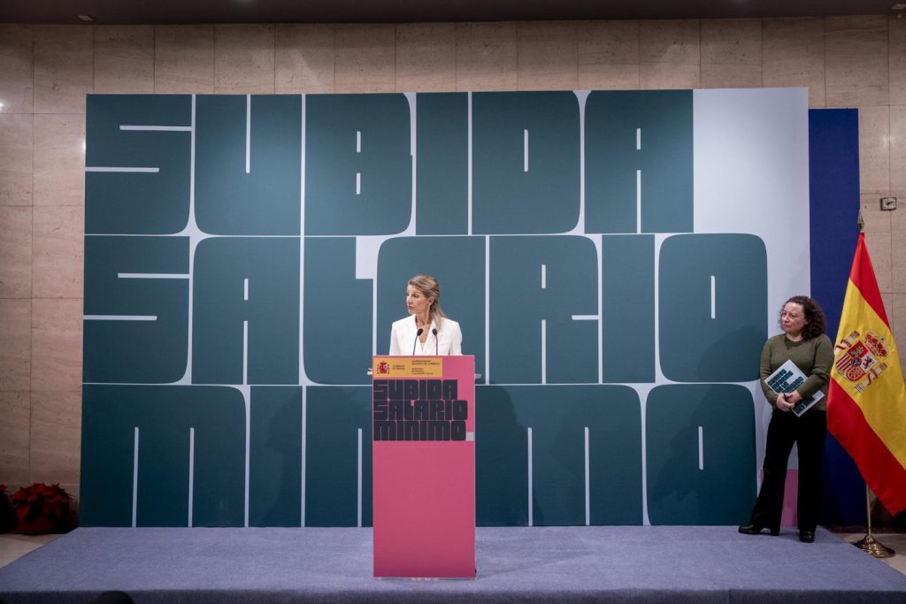 Trabajo se reúne el lunes con agentes sociales para discutir la subida del SMI de 2026.