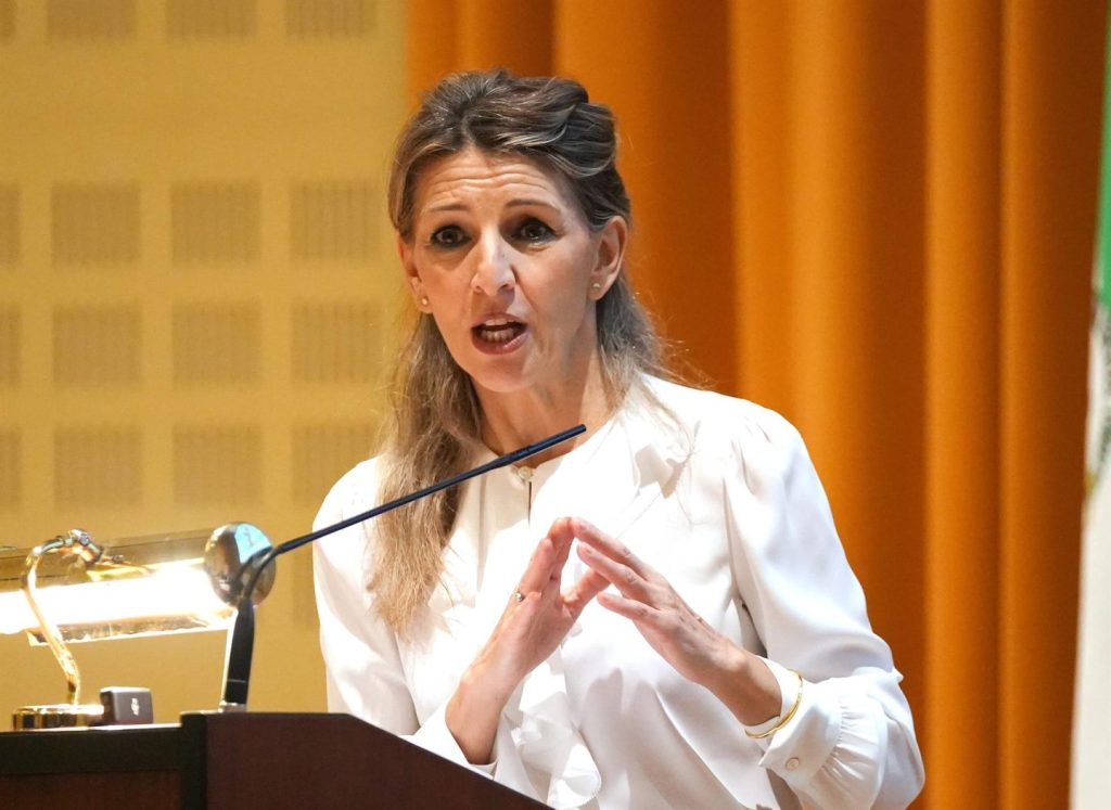 Yolanda Díaz defiende que el nuevo salario mínimo ya no es un salario de subsistencia y apoya la subida