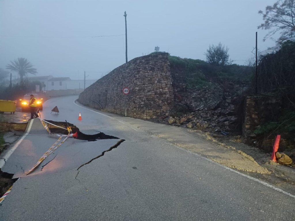 Andalucía mantiene a 3.081 desalojados y 154 carreteras afectadas por el temporal