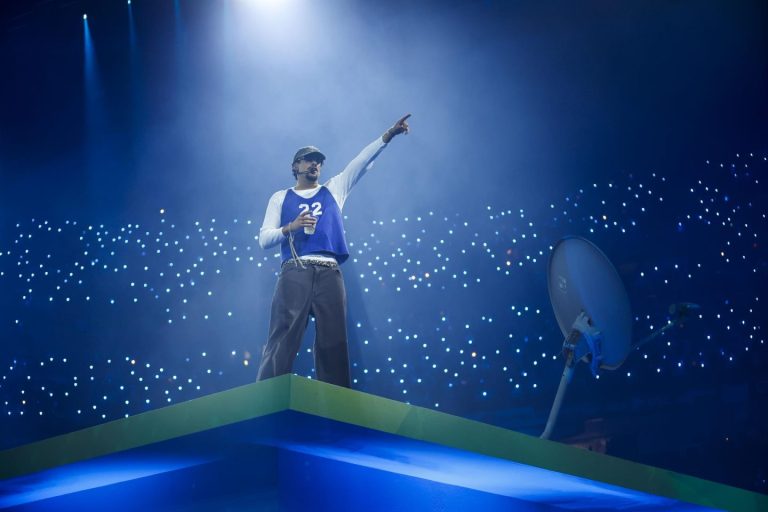 Bad Bunny hace historia en la Super Bowl con un mensaje de unidad y provoca duras críticas de Donald Trump