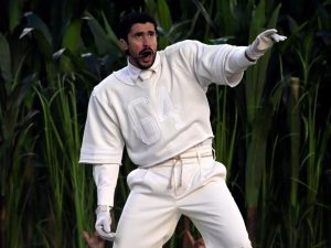 El significado oculto del look de Bad Bunny en la Super Bowl 2026: el número 64, Zara y un mensaje