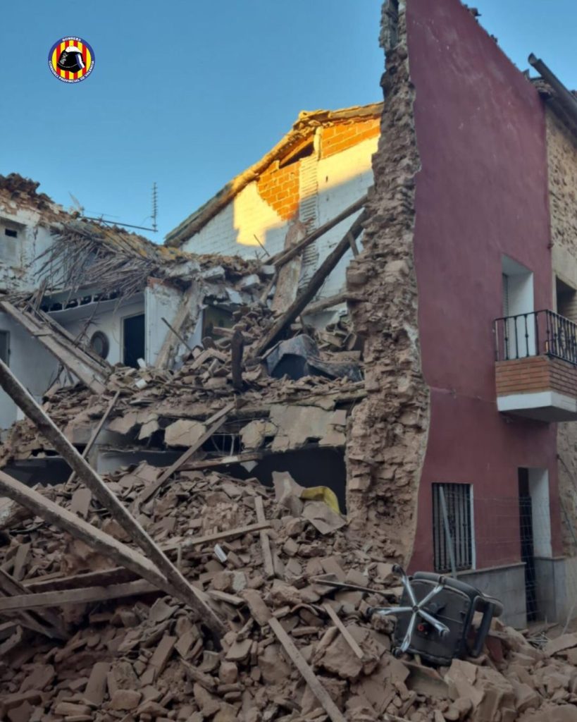 Evacuadas 25 personas tras el derrumbe de una casa en Puçol (Valencia) sin heridos