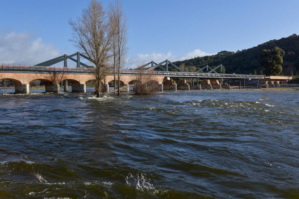 Madrid ve el “final de la ola” de lluvias pero mantiene la vigilancia en el río Jarama