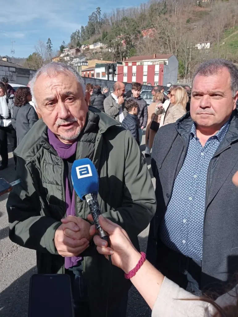 Álvarez (UGT) critica a la CEOE por no preocuparse por la salud y seguridad de los trabajadores