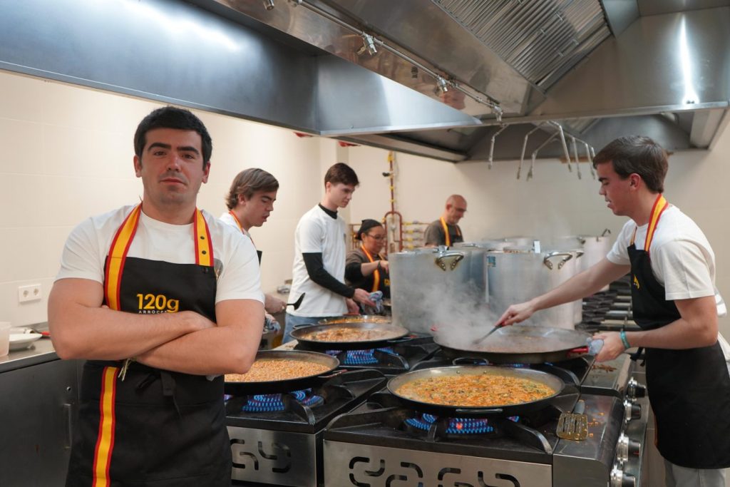 El joven que ha conquistado Madrid con arroces que viajan en su punto perfecto