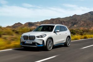 BMW iX1 xDrive30: SUV eléctrico premium con hasta 438 km de autonomía desde 57.300 euros en España