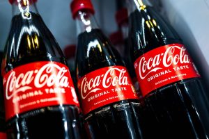 Coca-Cola aumenta un 23% su beneficio en 2025, superando los 11.000 millones de euros.
