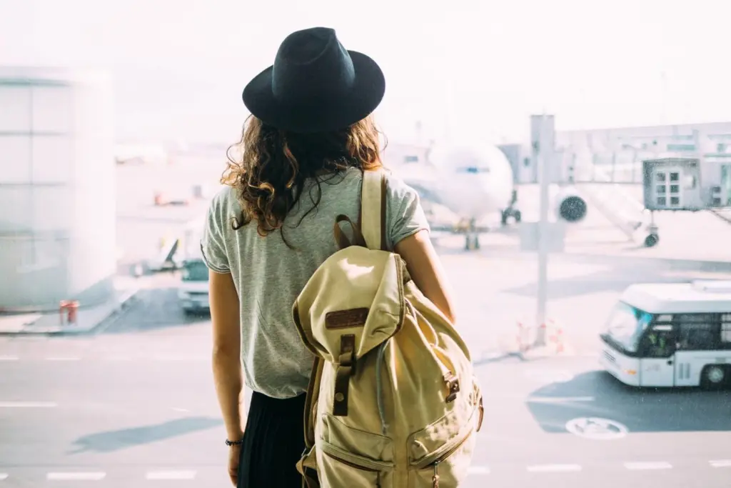 El 35% de los viajeros ya usa IA para planificar rutas, impulsado por la Generación Z en España