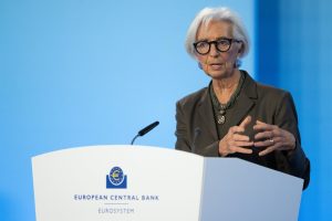 El BCE debatió sobre el fuerte euro. Su impacto ya está en las previsiones, dice Lagarde.