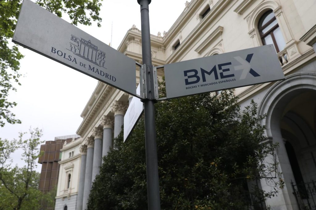 El Ibex 35 cae un 0,16% y se aleja de máximos en plena oleada de resultados empresariales