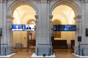 El Ibex 35 cae un 1,5% en la semana y cierra por debajo de los 17.700 puntos.