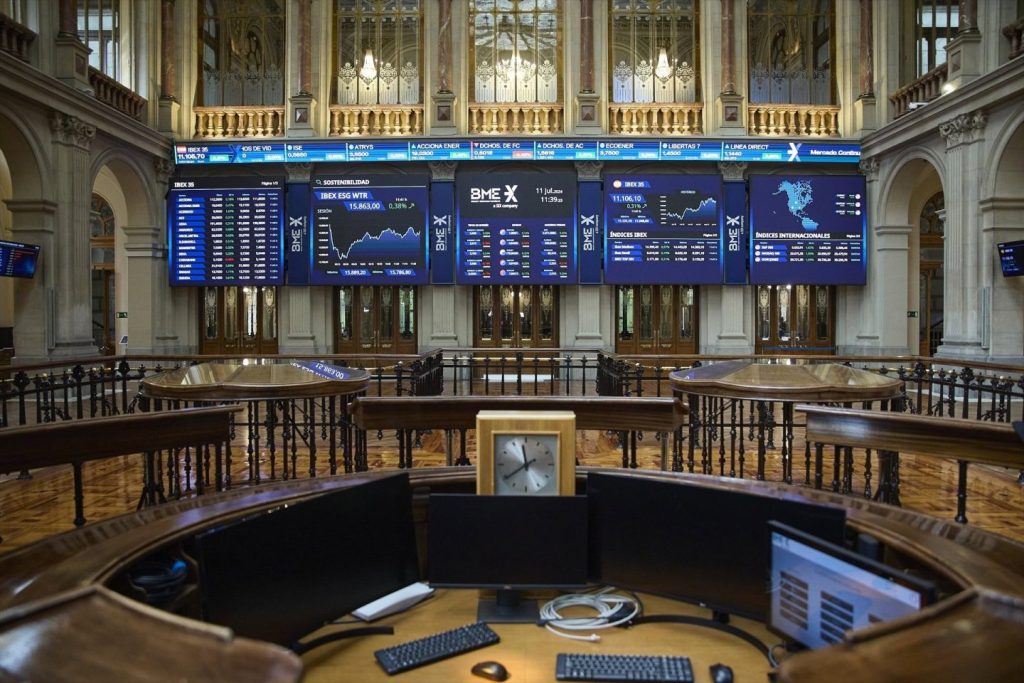 El Ibex 35 logra su mayor subida semanal desde 2025, sube un 2,91% y supera los 18.100 puntos