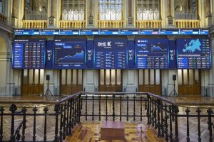 El Ibex 35 sube un 0,56% y alcanza un récord superando los 18.200 puntos.