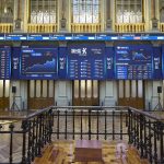El Ibex 35 sube un 1,3%, alcanza máximo histórico, pero no supera los 18.200 puntos.