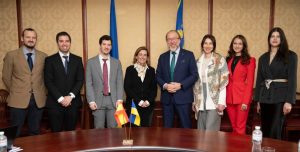 El Ministerio de Economía y empresas españolas visitan Kiev para fortalecer acuerdos con Zelenski