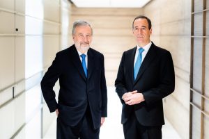 Gortázar ganó 5,19 millones en 2025 como CEO de CaixaBank y Muniesa 1,65 millones como presidente