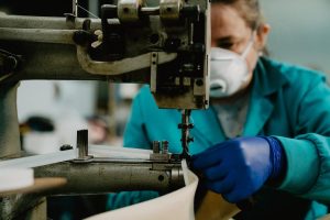 Los 25.000 trabajadores del calzado exigen subir sus salarios en 2026 y que patronal firme tablas.