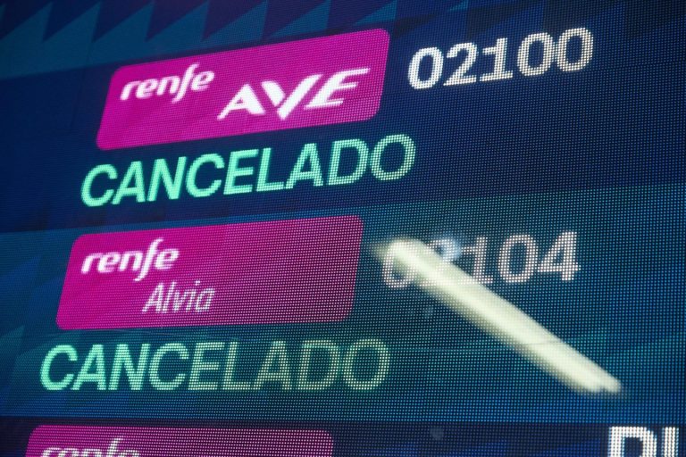 Renfe cancela trenes en el Corredor Mediterráneo y entre Valencia y Castellón por vientos fuertes
