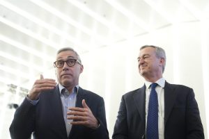 Sabadell cae un 4,7% en Bolsa tras la salida de su CEO César González-Bueno y presentar sus cuentas