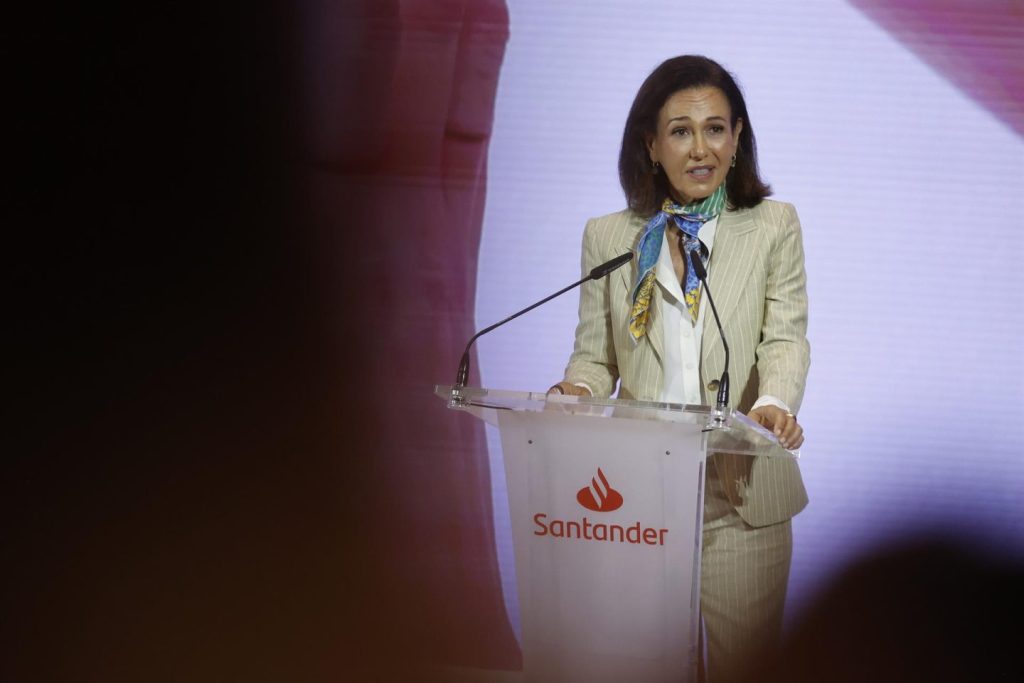 Santander se centra en costes para lograr eficiencia de fintech en su plan estratégico hasta 2028.