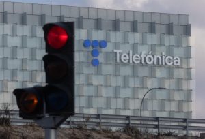 Telefónica y socios compran operadora de fibra Netomnia por 2.294 millones de euros en Reino Unido