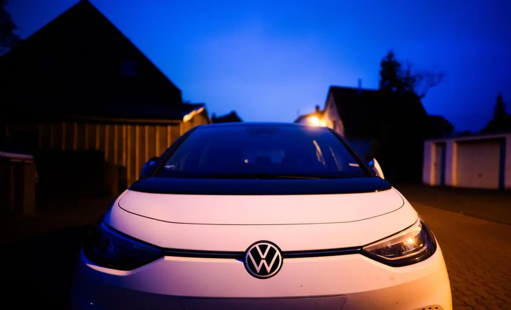 Volkswagen lidera ventas de eléctricos en Europa en 2025, desbancando a Tesla por primera vez