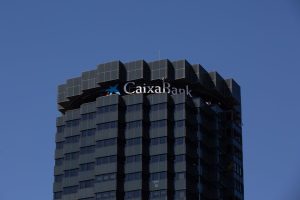 CaixaBank Research prevé que el conflicto en Oriente Medio provoque un repunte temporal en la inflación