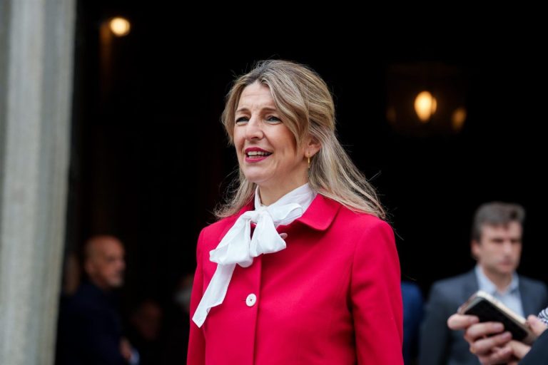 Díaz planea prohibir despidos por causas energéticas tras subir el precio del petróleo y el gasoil