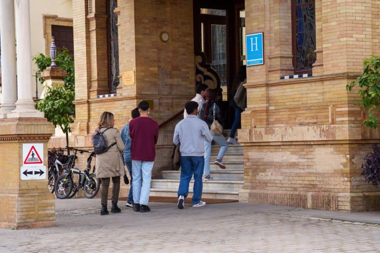 El 70% de los españoles viajará por Semana Santa, gastando 598€ de media, según Oney.