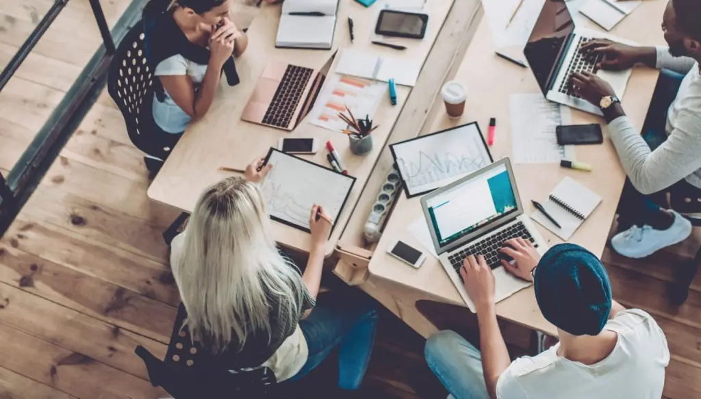 El 96% de grandes empresas en España combina oficina y teletrabajo, según Fundación Máshumano