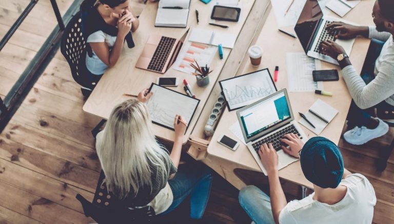 El 96% de grandes empresas en España combina oficina y teletrabajo, según Fundación Máshumano