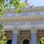 El Ibex 35 mantiene los 17.000 puntos a media sesión; el petróleo cotiza a 109 dólares.